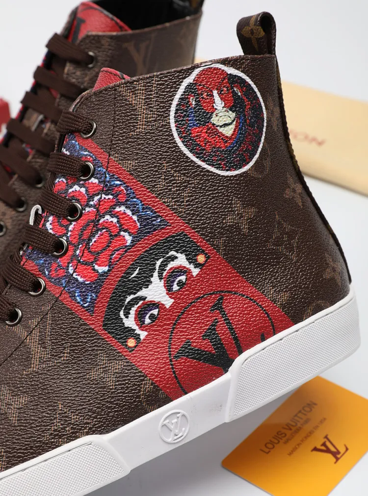 Factory price: 400💰 [LV] Animal series limited edition high-top sports shoes for men, L classic print, new autumn and winter style, original replica, 1:1 Counter quality, the fabric is Italian 🇮🇹 imported cowhide ➕🇮🇹 pure sheepskin lining ➕ original outsole, 🔍🔍 high quality, you can go in and out of the counter at will, welcome to compare, the outsole line will never be unglued, all sellers are welcome to sell in the picture above, can be shipped in one piece, code number: 38-44 (45 codes can be customized)